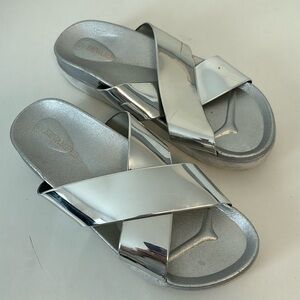 Revamped silver shiny chunky criss-cross slide sandals size 8